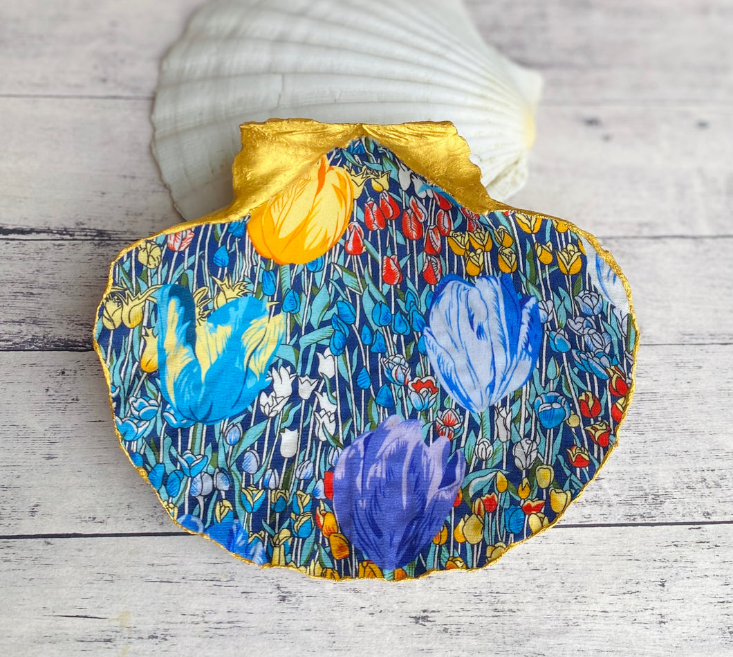 Scallop trinket dish - tulips