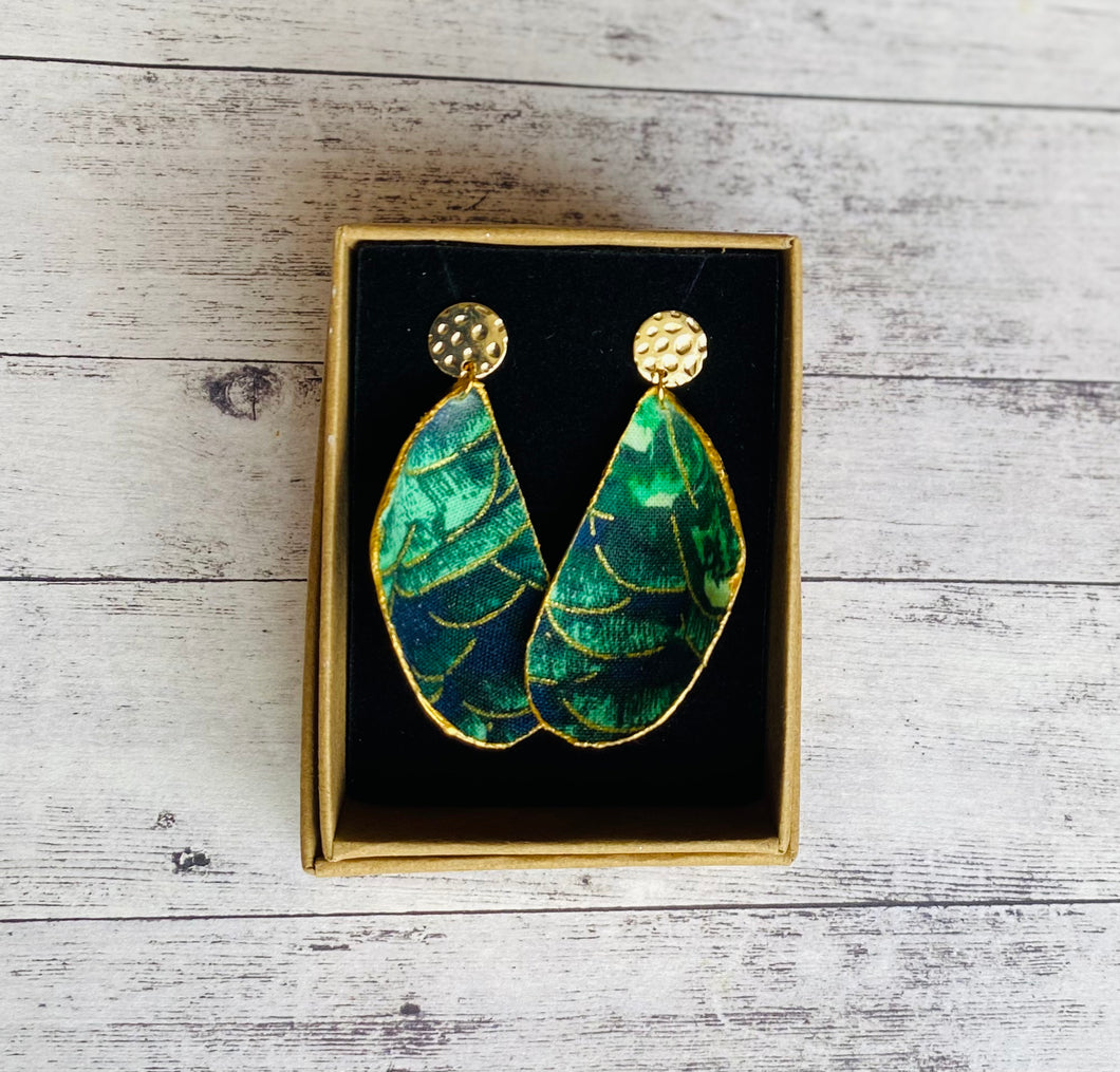 Shell earrings - green peacock