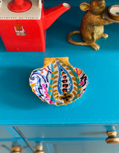 Load image into Gallery viewer, Scallop trinket dish - jungle pop
