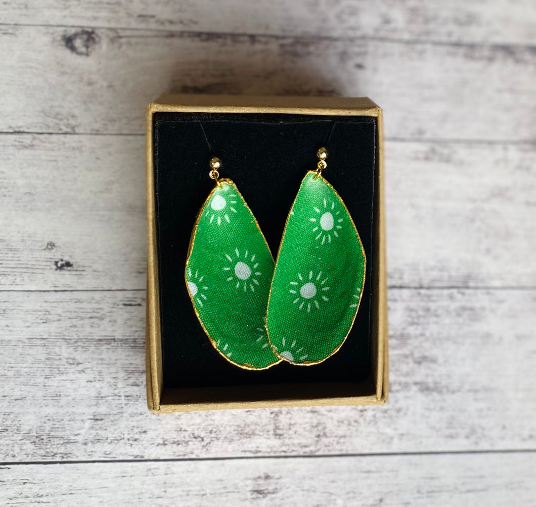 Shell earrings - green sunshine