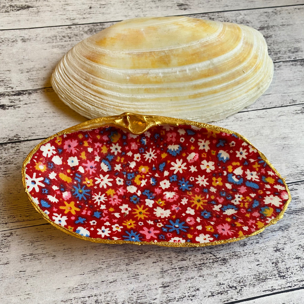 Trinket dish - red blossoms