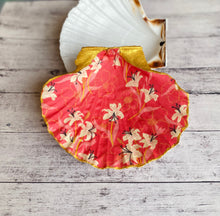 Load image into Gallery viewer, Scallop trinket dish - Coral Lilies
