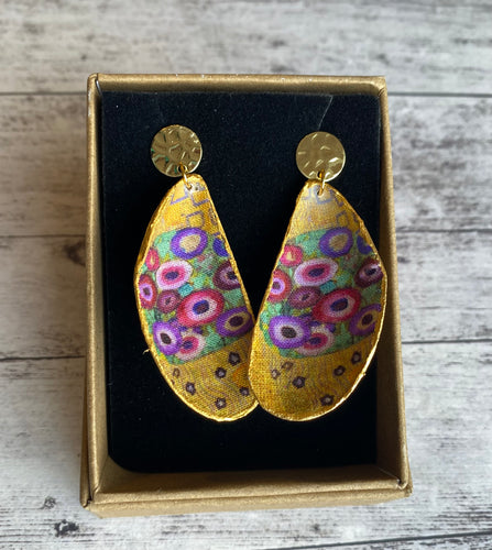 fabric mussel shell earrings sustainable earrings sustainable style irish design Irish jewellery design hypoallergenic the kiss Gustav Klimpt gold style fabric earrings mussel shell jewellery