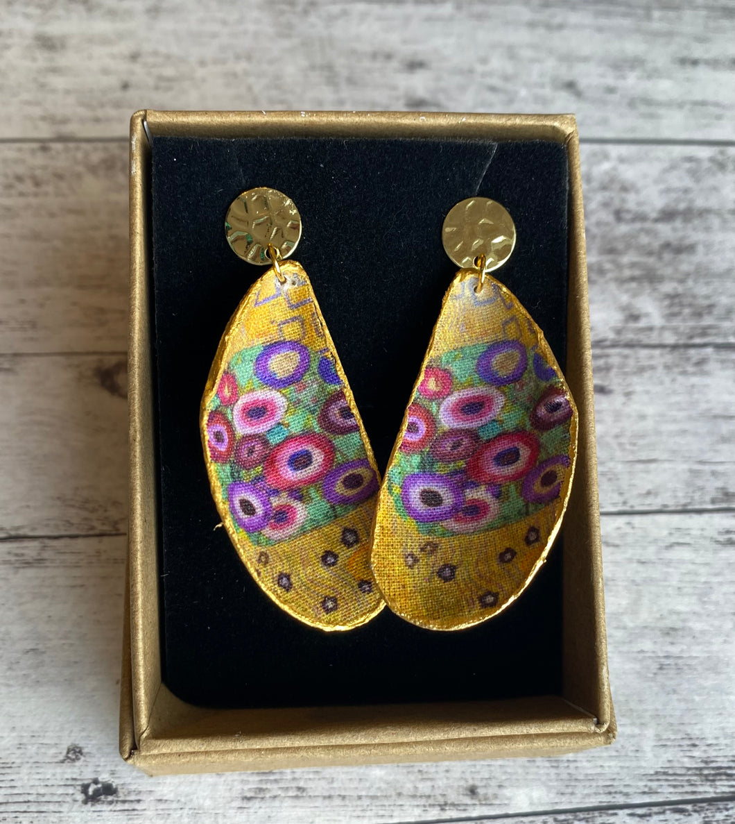 Mussel shell earrings deals