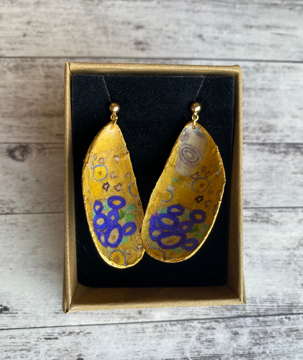 fabric mussel shell earrings sustainable earrings sustainable style irish design Irish jewellery design hypoallergenic the kiss Gustav Klimpt gold style fabric earrings mussel shell jewellery